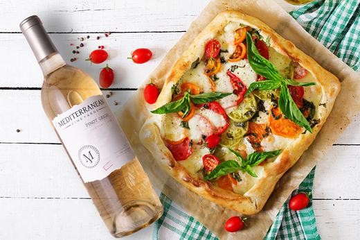 Tomato, Basil & Mozzarella Flatbread